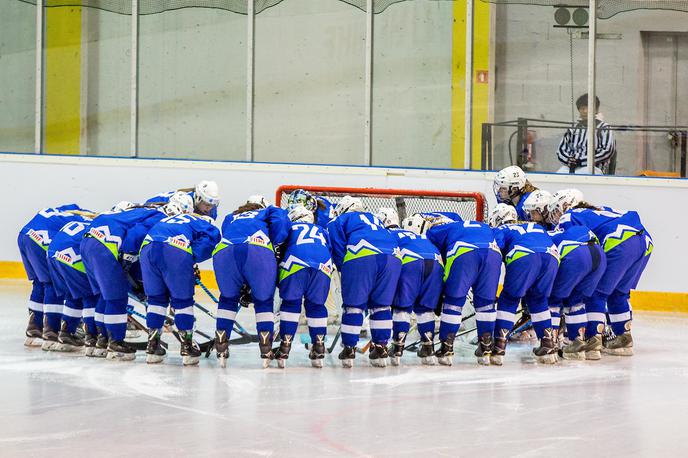 risinje, slovenska ženska hokejska reprezentanca, Slovenija - Velika Britanija | Slovenke so za uvod v svetovno prvenstvo tretjega razreda s 3:1 presenetile najvišje rangirano reprezentanco Italijo. | Foto Žiga Zupan/Sportida