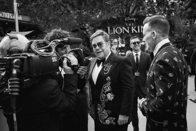 Elton je sicer sodeloval pri novi različici, a si je želel, da bi bil bolj vpleten.  | Foto: Getty Images