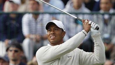 Woods napreduje proti vrhu