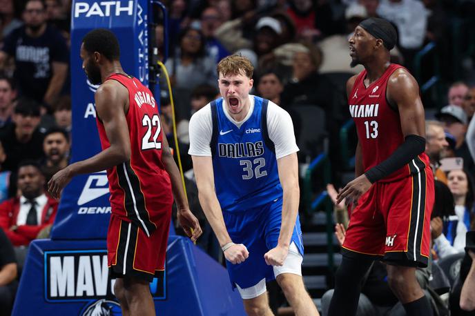 Cooper Flagg | Dallas Mavericks so na domačem terenu s 118:108 premagali ekipo Miami Heat. Največ točk je k zmagi prispeval novinec v ekipi Copper Flagg. | Foto Reuters