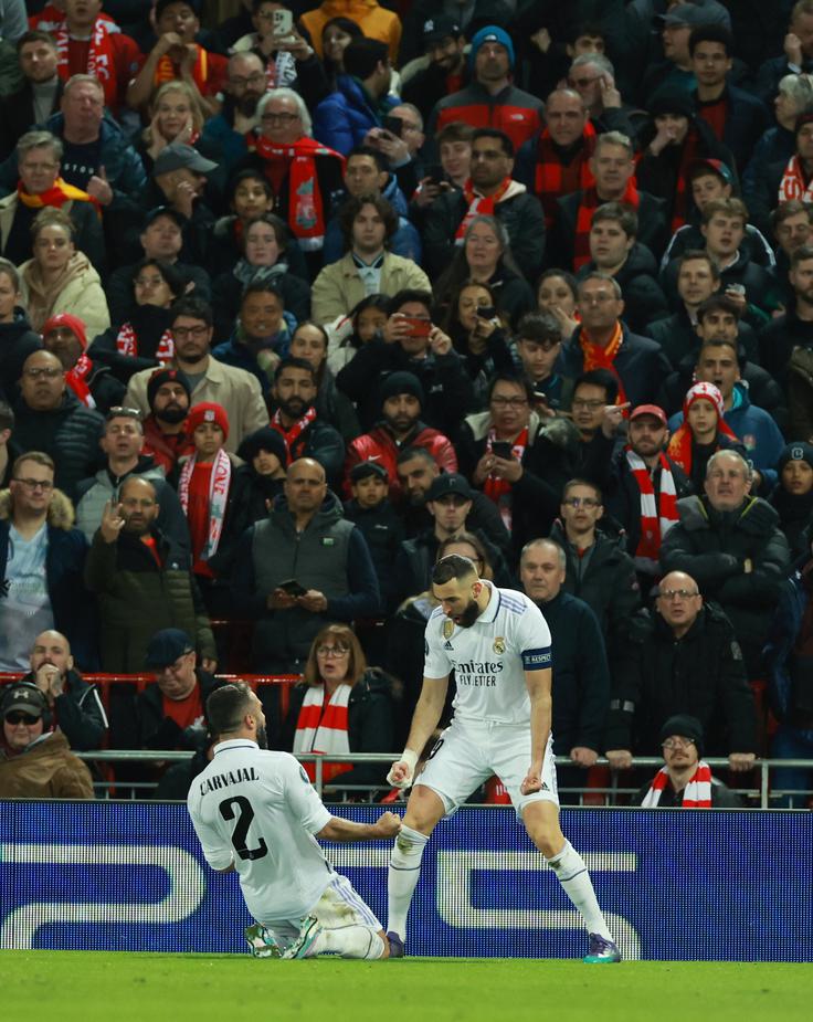 Karim Benzema je imel v skupinskem delu lige prvakov veliko težav z zdravjem. Ko je zadel v polno v Liverpoolu, je izenačil podvig Lionela Messija in postal drugi nogometaš v zgodovini lige prvakov, ki se je med strelce vpisal v 18 zaporednih sezonah. | Foto: Reuters