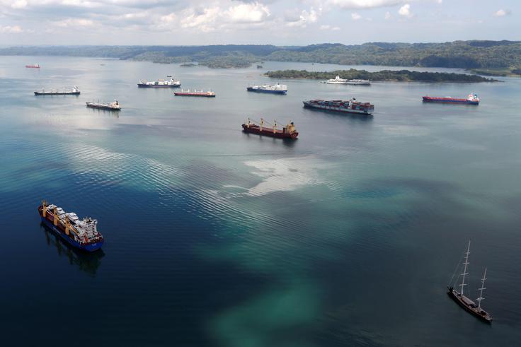 Od odprtja je skozi kanal plulo okoli milijon ladij. | Foto: Reuters