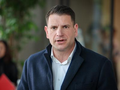 Na policiji in Sovi zavračajo namigovanja o njuni zlorabi in pozivajo k prijavi sumljivih ravnanj