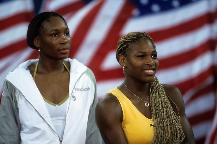 Venus Williams in Serena Williams leta 2001 na OP ZDA | Foto: Guliverimage