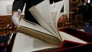 Ročno oblikovana Biblija