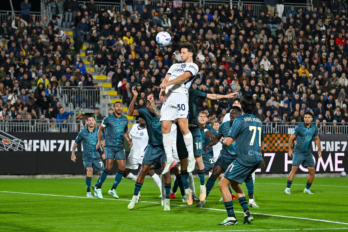 Inter do srečne zmage z avtogoloma, "slovenski" obračun brez zmagovalca