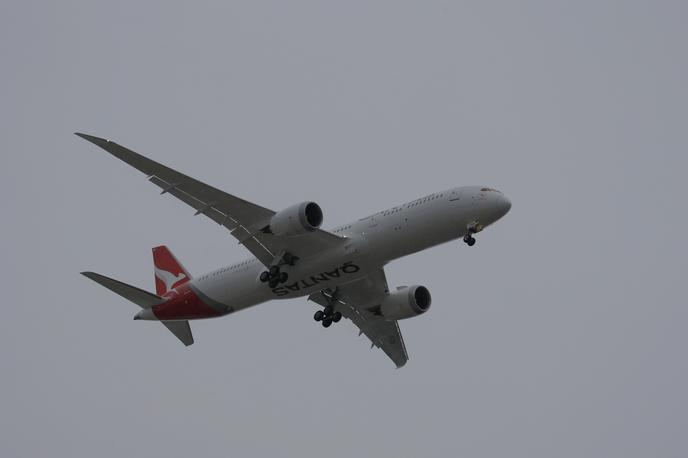 Boeing 787-9 Quantas Avstralija letalo | Da so lahko zdaj izvedli vsaj poskusni polet, so letalo povsem napolnili z gorivom, na krov pa vzeli le omejeno količino prtljage in nobenega tovora. | Foto Reuters