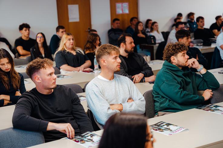 Na Academii študirajo študentje iz 24 držav sveta.
 | Foto: Academia, višja strokovna šola