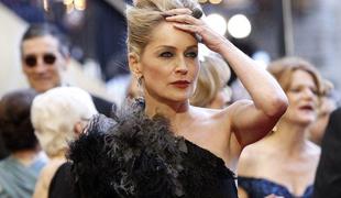 Sharon Stone ima rada klasičen videz, a na svoj način