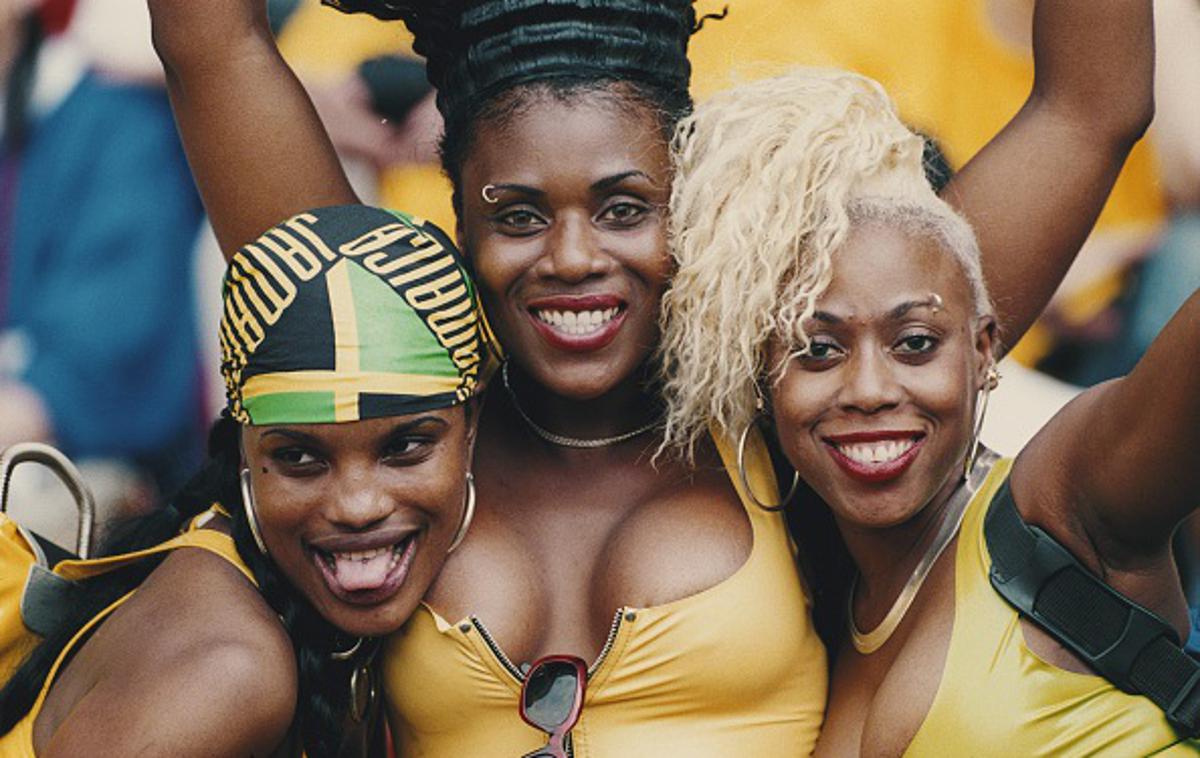 Jamajka, SP 1998 | Na svetovnem prvenstvu leta 1998 v Franciji so ob nogometaših nase opozorile tudi jamajške navijačice. | Foto Getty Images
