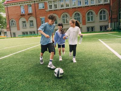 Od trenirke do radirke: tako z otrokom ustvarite njegovo šolsko kolekcijo