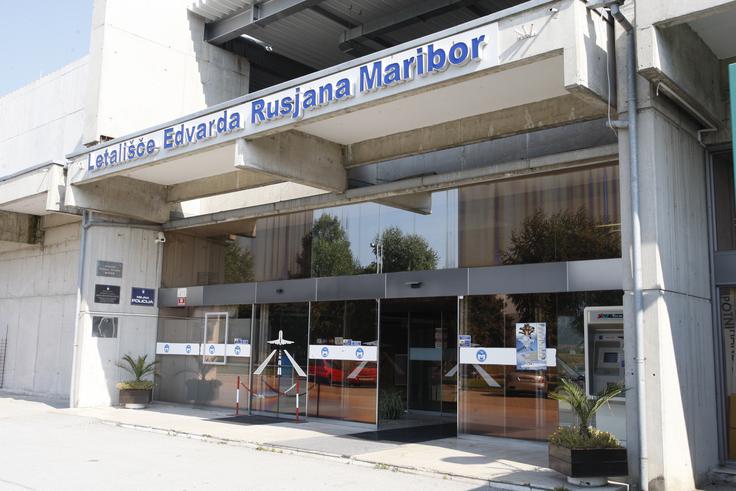 Ko je mariborska občina leta 1998 želela Aerodrom Maribor poslati v stečaj, je država vztrajala, da letališče potrebuje za naloge zagotavljanja varnosti zračne plovbe in obrambe države. | Foto: Marko Vanovšek