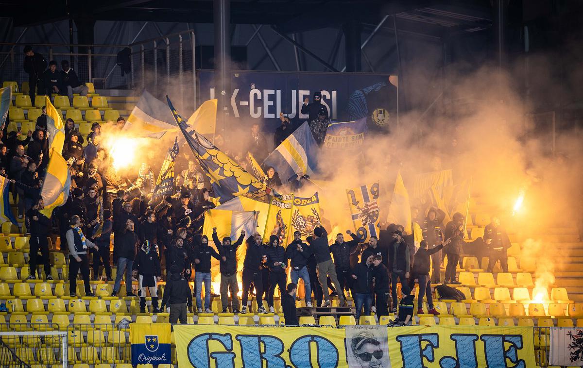 Celjski Grofje | Na derbiju 12. kroga v Celju je bilo bučno. Glasno so navijali tako Celjski grofje ... | Foto Jure Banfi