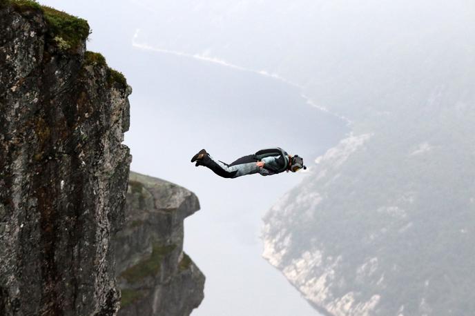 base jump | Padalec je umrl po trčenju v skalno polico, so sporočili iz PU Kranj. Fotografija je simbolična. | Foto Thinkstock