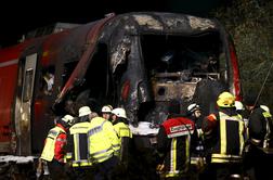 V trčenju vlaka in tovornjaka na Bavarskem umrli dve osebi  