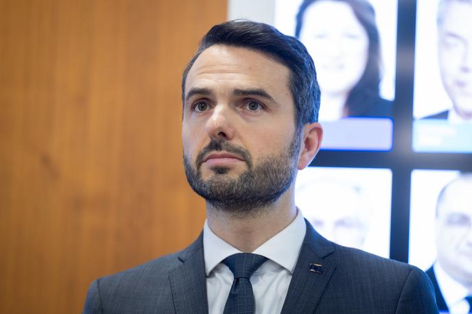 Matej Tonin | "Glede na to, da se David zaveda resnosti situacije in jo obžaluje, ga stranke ne bo pozvala k odstopu, končno sodbo pa bodo izrekli volivci na volitvah," je za Siol.net odgovoril predsednik NSi Matej Tonin. | Foto STA