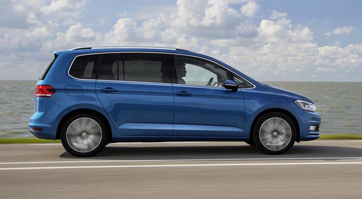 Volkswagen touran je klasičen enoprostorec, ki so ga Nemci na ceste prvič poslali pred 20 leti.  | Foto: Volkswagen