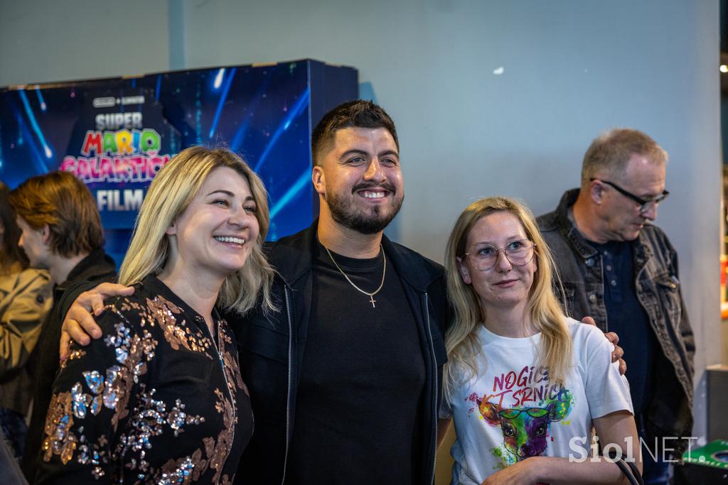 Predpremiera albuma Strici so mi povedali Fehtarji