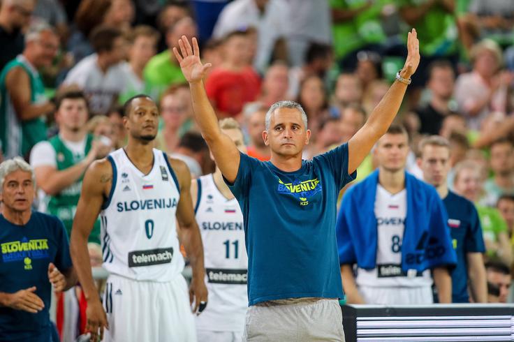 "Zadovoljen sem z reakcijo v drugem polčasu. Iskali smo jo, zaigrali agresivno po celotnem terenu. Vršili smo pritisk na branilce in prišli do lepe zmage," je po zmagi povedal Kokoškov. | Foto: Matic Klanšek Velej/Sportida