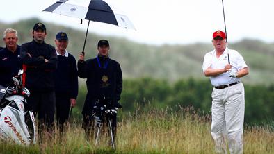 "Trump med igranjem golfa na veliko goljufa"