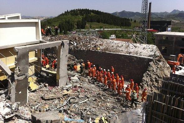 V eksploziji v tovarni na Kitajskem več deset mrtvih in pogrešanih