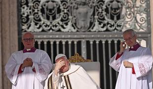 Papež odprl škofovsko sinodo, govorili bodo tudi o homoseksualnosti v Cerkvi