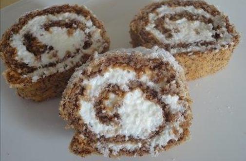 Rulada s kislo smetano in kokosom