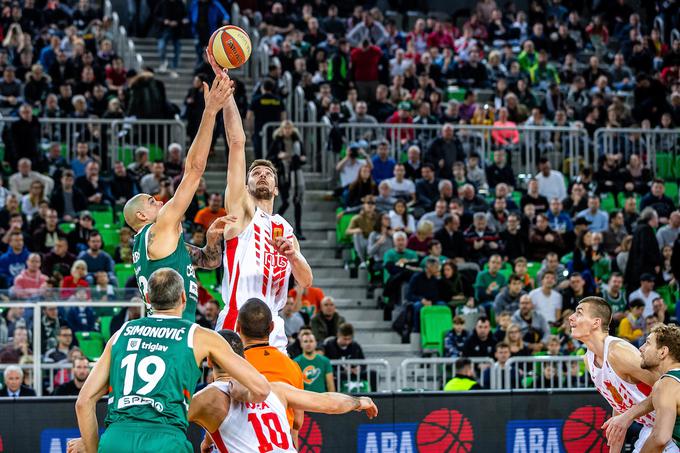 Košarkarji Cedevite Olimpije so z dobro obrambo razorožili Crveno zvezdo. | Foto: Grega Valančič/Sportida
