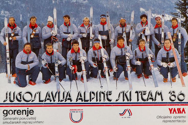 Spominska razglednica jugoslovanske smučarske reprezentance 1985/86 | Foto: 