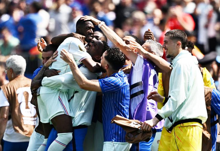 Ousmane Dembele je v prvem polčasu kar trikrat zatresel norveško mrežo. | Foto: Reuters