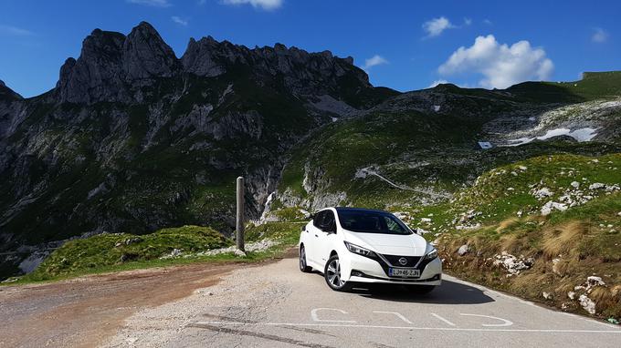 Lani smo z leafom (osnovna baterija) z enim polnjenjem prevozili pot od Kopra do najvišje ležeče ceste v Sloveniji na Mangartskem sedlu. | Foto: Gregor Pavšič