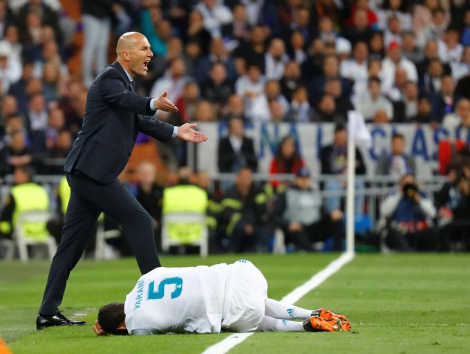 Zinedine Zidane se veseli nove uvrstitve v finale lige prvakov. Odkar je na klopi Reala, galaktikom v tem tekmovanju nihče ne more blizu. | Foto: Reuters