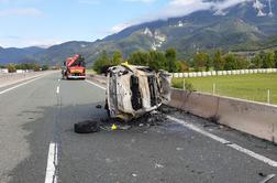V nesreči na gorenjski avtocesti huje poškodovana ena oseba