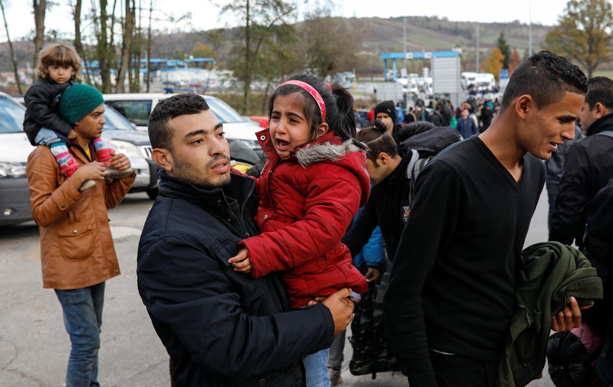 Maljevac Velika Kladuša meja migranti | V reportaži švicarske novinarke je pričevanje enega od migrantov o tem, kako ga je slovenska policija predala hrvaškim kolegom, ti pa so jih privedli do zelene meje z BiH. To naj ne bi bil osamljen primer. | Foto Reuters
