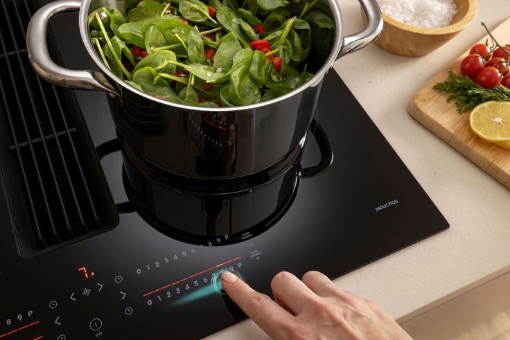 Posebnost linije G800 so drsniki LumiSliders, ki se diskretno zlijejo s površino in postanejo vidni šele med uporabo. | Foto: Gorenje GSI