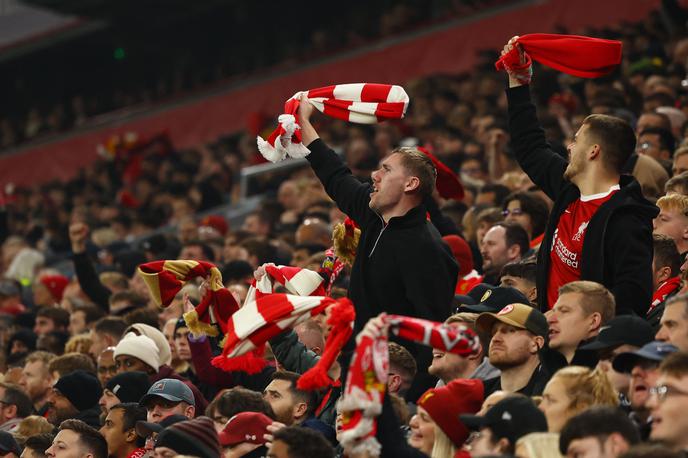 Liverpool navijači Anfield | Angleški nogometni prvoligaš Liverpool je napovedal zgolj triodstotno zvišanje cen vstopnic. | Foto Reuters