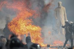 Na množičnih protestih ob obletnici najhujše železniške nesreče v Grčiji izgredi #foto #video