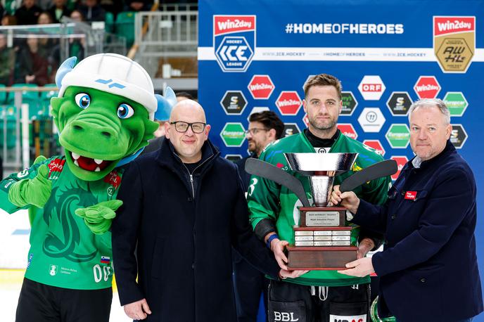 HK Olimpija T.J. Brennan | T. J. Brennan je dobil nagrado za MVP rednega dela lige ICE. | Foto Aleš Fevžer