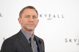 Katere napravice uporablja James Bond?