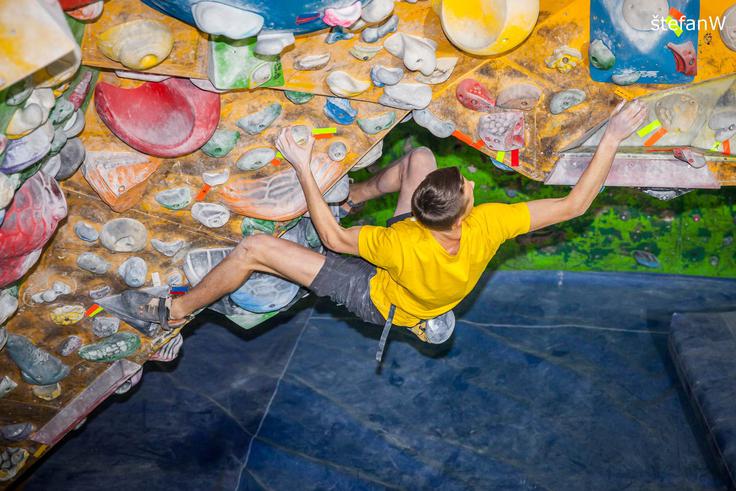 Večji del prostega časa namenja športnemu plezanju, ukvarja pa se tudi s tekom in curlingom ter igra harmoniko. | Foto: Osebni arhiv