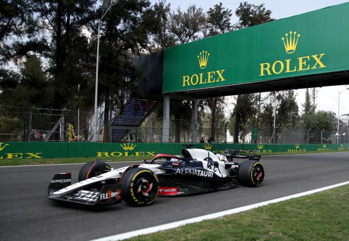 Daniel Ricciardo vozi na drugi dirki po poškodbi in pravi, da je zdaj z dlanjo vse v redu. | Foto: Reuters