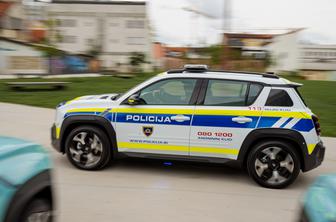 Prvi električni policijski: renault 4 na dvoletni test tudi za slovensko policijo  #foto