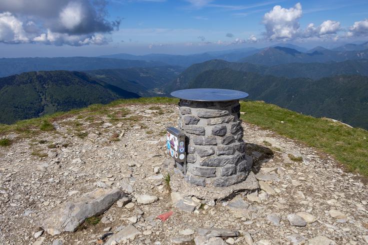 Porezen je visok 1.630 metrov in se dviga nad Baško grapo, ki je lani postala gorniška vas. | Foto: Matej Podgoršek