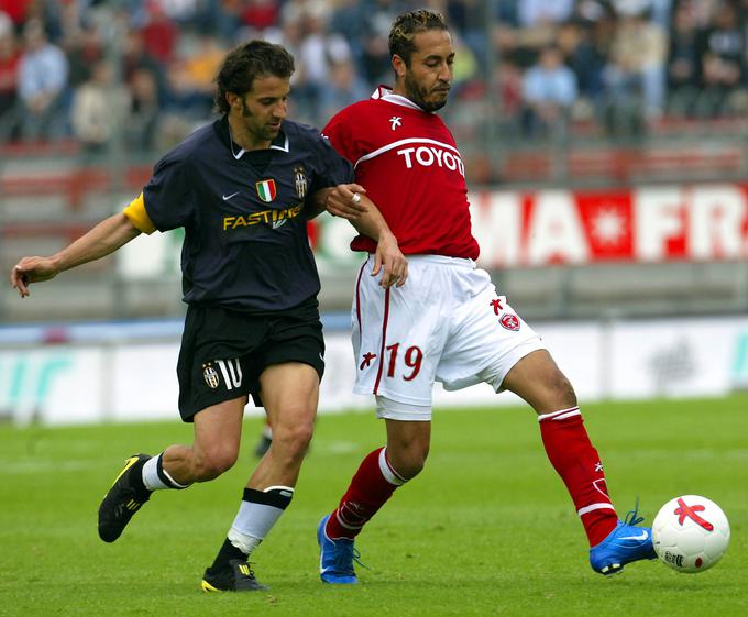 V dvoboju z Alessandrom del Pierom na tekmi proti Juventusu. | Foto: Reuters