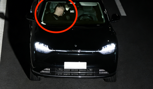 Neverjetno: pijani voznik med vožnjo spal na sovoznikovem sedežu #foto