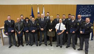 Policija podelila medalje sedemnajstim junakom (foto)