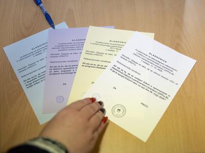 Pred volivci štiri referendumska vprašanja