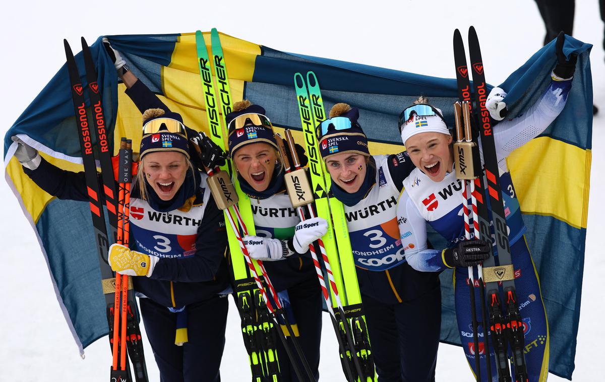 Trondheim Jonna Sundling | Jonna Sundling in kolegice so se veselile zlate kolajne. | Foto Reuters