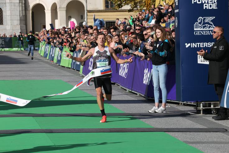 Primož Kobe je s časom 2:17:03 znova popravil slovenski rekord trase ljubljanskega maratona.  | Foto: Bojan Puhek