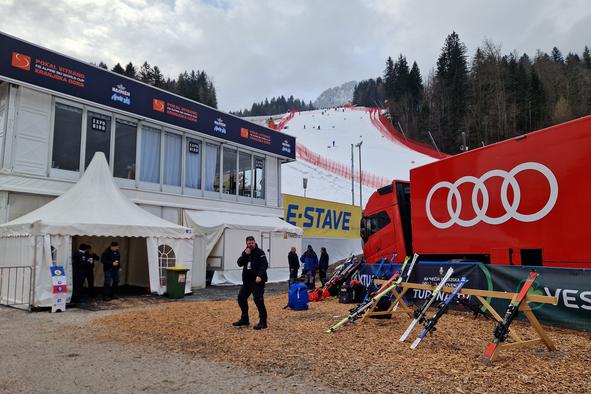 V Kranjski Gori se že pripravljajo na svetovni pokal v alpskem smučanju